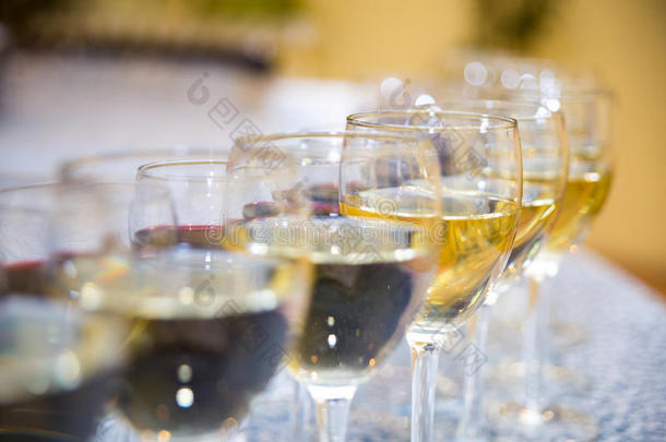 酒杯与葡萄酒，<strong>餐饮</strong>宴会桌，<strong>餐饮</strong>，自助餐，杯子与果汁，香槟杯，新年，酒厂，餐厅，c