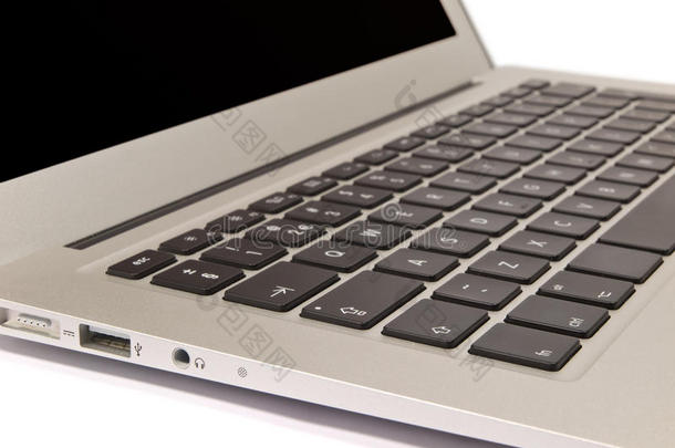 现代超薄笔记本电脑键盘的细节