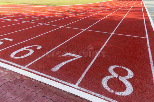 运动员跑道或跑道编号为6至8