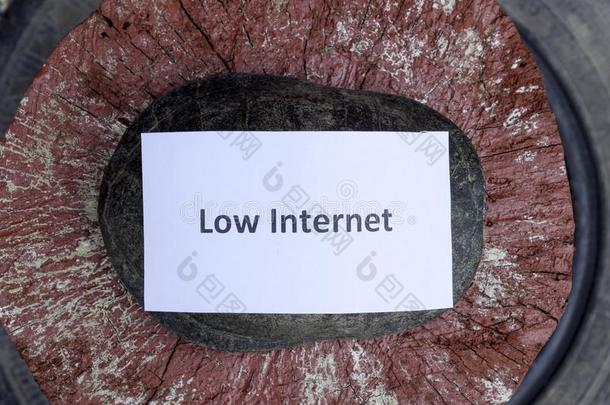 低的互联网.一坏的互联网象征.低的将从大计算机系统输入小计算机系统速度.慢的采用