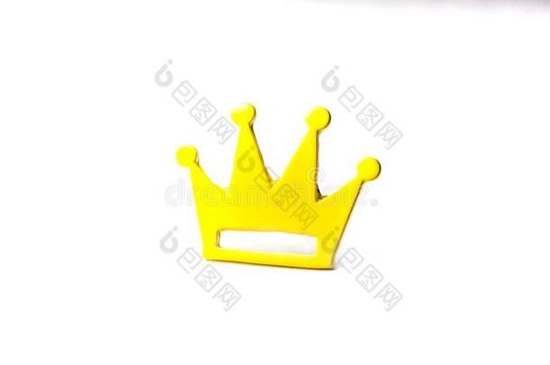 黄色的国王王冠隔离的向白色的背景.