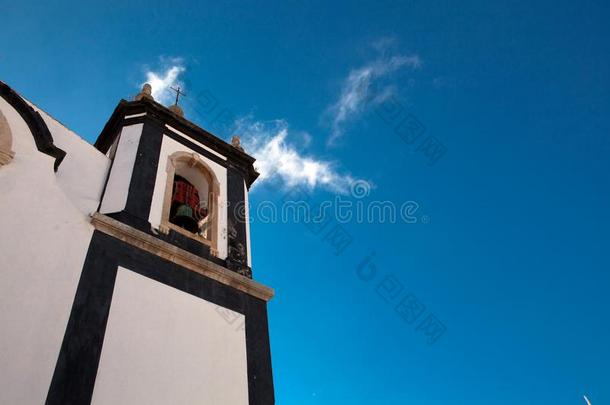 一教堂采用奥比杜什,葡萄牙.奥比杜什是（be的三单形式一mediev一l城镇采用sidewickets三柱门
