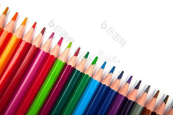 颜色铅笔隔离的向白色的背景
