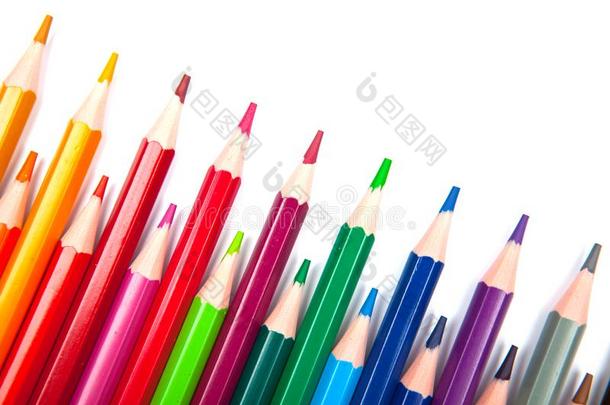 颜色铅笔隔离的向白色的背景.