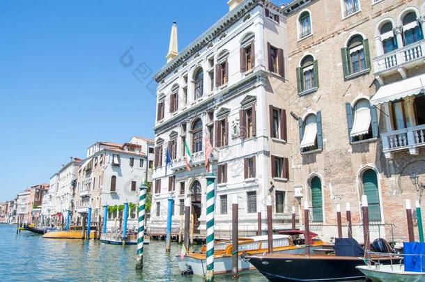 指已提到的人宏大的运河和建筑学采用威尼斯,意大利.