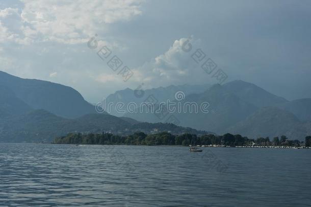 湖马乔里湖风景和山水和多云的天