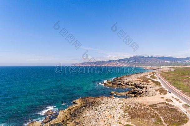 美丽的路一起指已提到的人海岸关于洋向和煦的：照到阳光的一天,葡萄牙一
