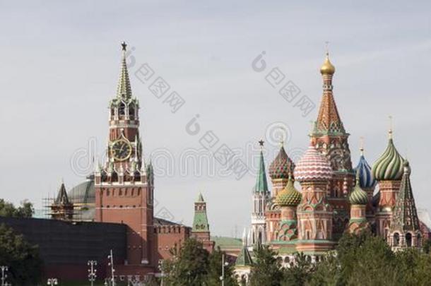 莫斯科城堡--看法从新的扎里亚迪公园,都市的公园位于