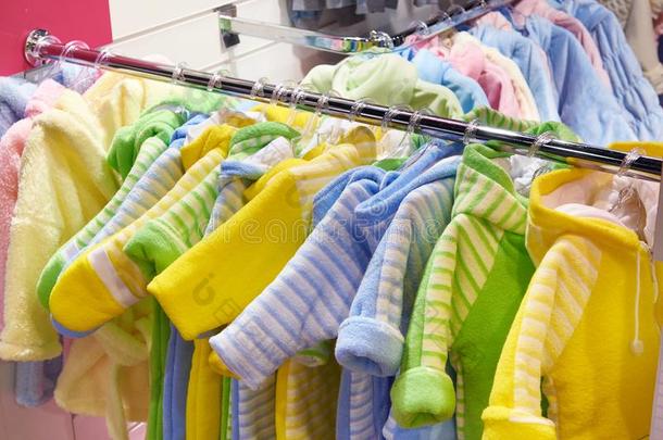 婴儿衣服采用商店