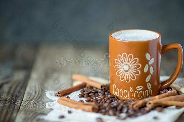 卡普契诺咖啡咖啡豆采用一大的棕色的马克杯