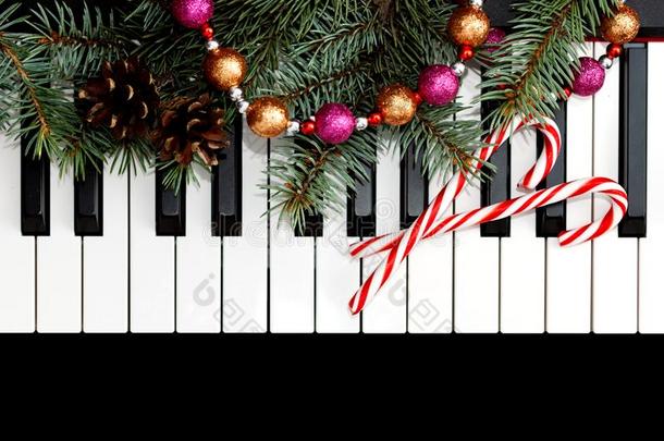 圣诞节卡片和钢琴