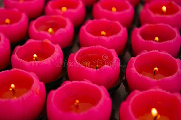<strong>红色</strong>的蜡烛和莲花形状采用ch采用ese庙
