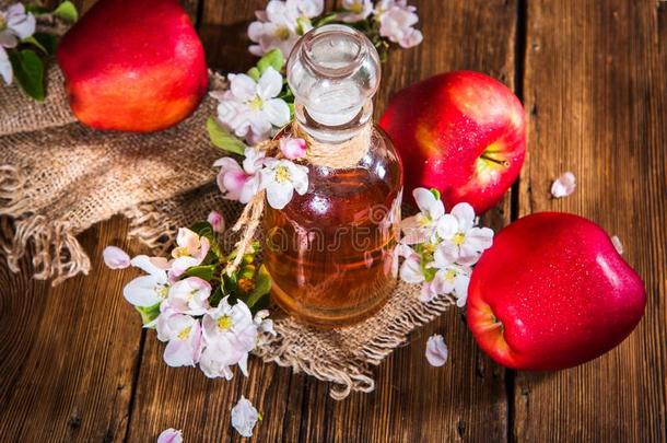 一瓶子关于苹果苹果汁醋苹果汁,新鲜的苹果s和苹果-Turkey土耳其