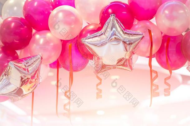 粉红色的气球社交聚会幸福的新的年庆祝
