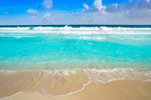 加勒比海绿松石海滩干净的海域