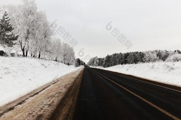 雪大量的路