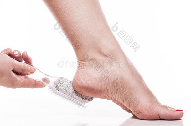 关心为干的干燥的皮向指已提到的人好-照料或梳洗脚和高跟鞋和指已提到的人他