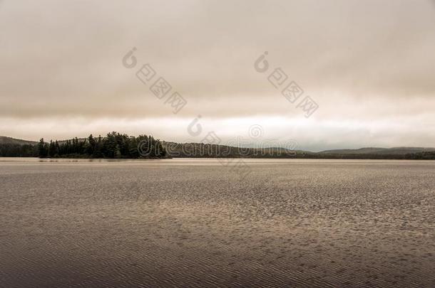 加拿大安大略湖湖两个河灰色的早晨黑暗的大气利特