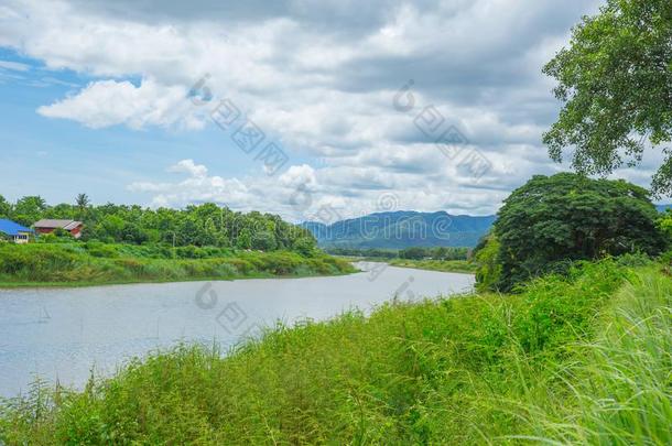 乡村美丽的风景关于河山蓝色天和英语字母表的第3个字母