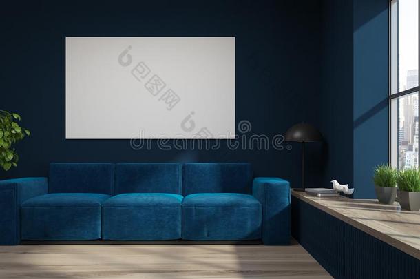 黑暗的<strong>蓝色</strong>阁楼活的房间,<strong>蓝色</strong>沙发,海报