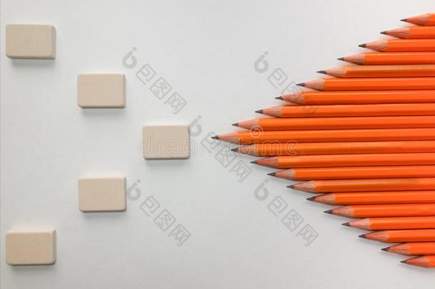 Gaphite简单的木材铅笔向表隔离的和橡皮擦