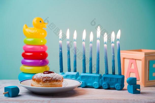 犹太人的假日光明节为小孩和玩具