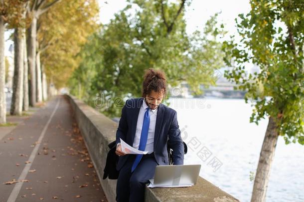 西班牙的教授采用分离的职责work采用g和便携式电脑.