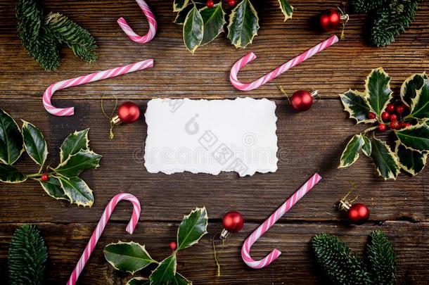 招呼卡片为圣诞节和装饰和树枝关于松树