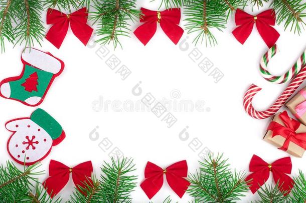 圣诞节框架装饰和红色的弓隔离的向白色的后面