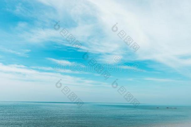 沙海和蓝色天