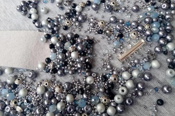 珠宝<strong>首饰</strong>珠宝手工做的手镯从蓝色灰色的小珠子