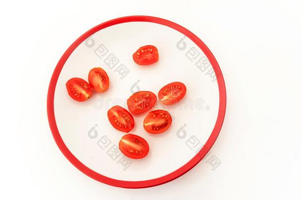 num.<strong>八一</strong>学期关于红色的樱桃番茄向白色的盘子