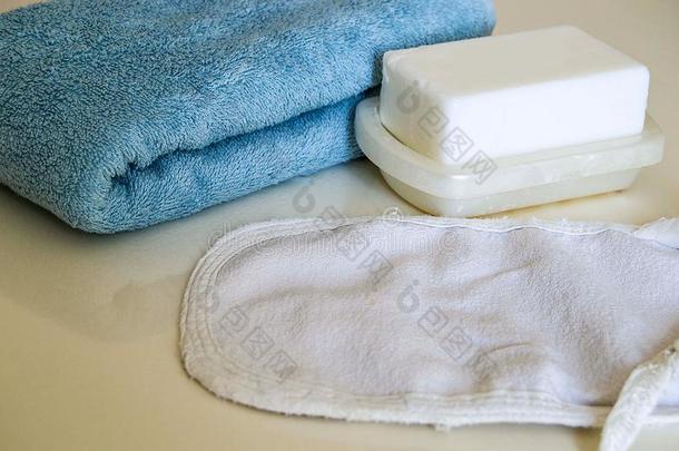 白色的沐浴肥皂,沐浴小袋和沐浴毛巾,土耳其的沐浴沐浴s,