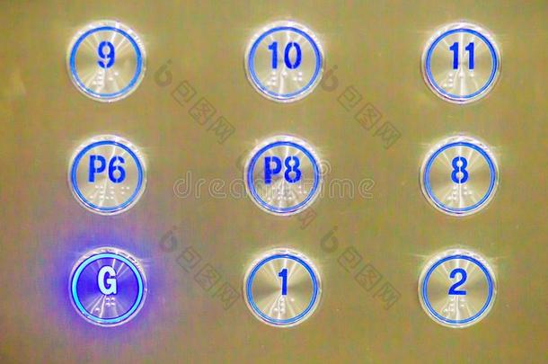 电梯but向n的复数紧缺的英语字母表的第7个字母下向地面地面.电梯but向n