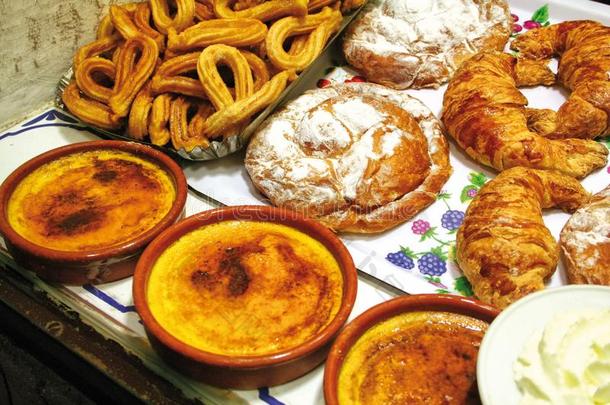 典型的西班牙的糕点和餐后甜食