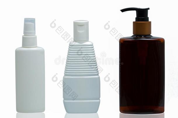 num.三白色的和棕色的塑料制品化妆品瓶子