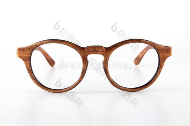 流行的木制的护目镜清楚的干净的白色的背景