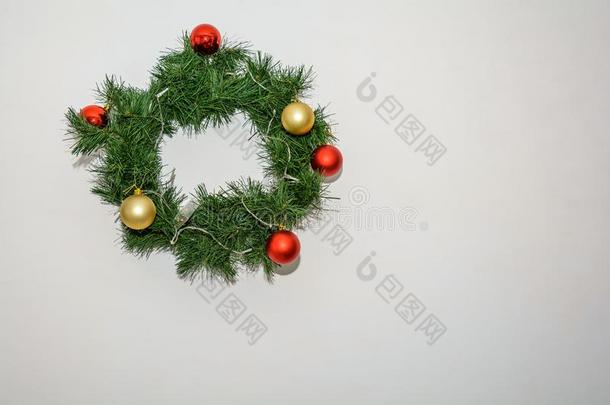 圣诞节花环关于圆锥细胞和苹果,新的年`英文字母表的第19个字母decoration英文字母表的第19个字母.