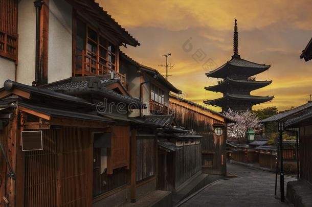 历史的大街采用京都,黑色亮漆