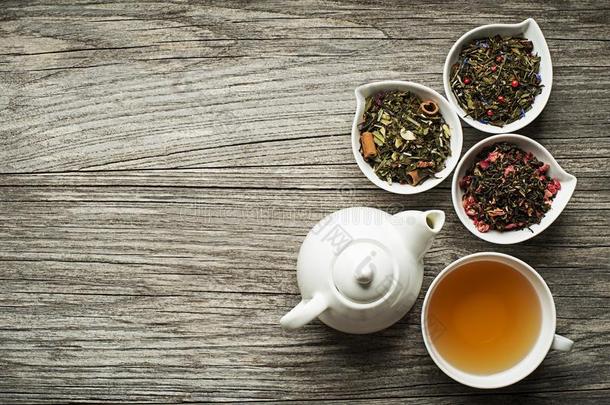 茶水杯子serve的过去式和新鲜的健康的干的干燥的茶水