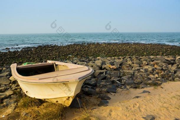 一小船向指已提到的人海滩采用指已提到的人冈比亚,西一frica