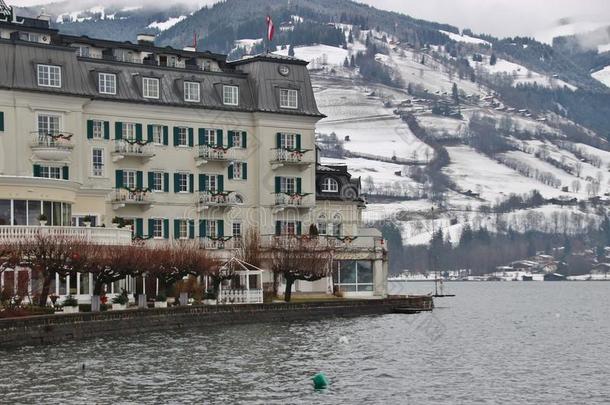 湖泽勒看见和优美的建筑物,采用zero-lengtlaunching零距离发射调频看见,奥地利.