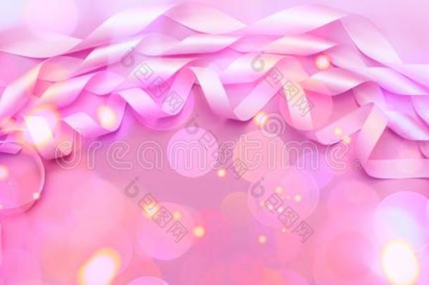 横幅一卷关于装饰的缎带关于粉红色的颜色.