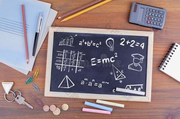 数学公式,教育和了解观念.黑板向令马停住的声音