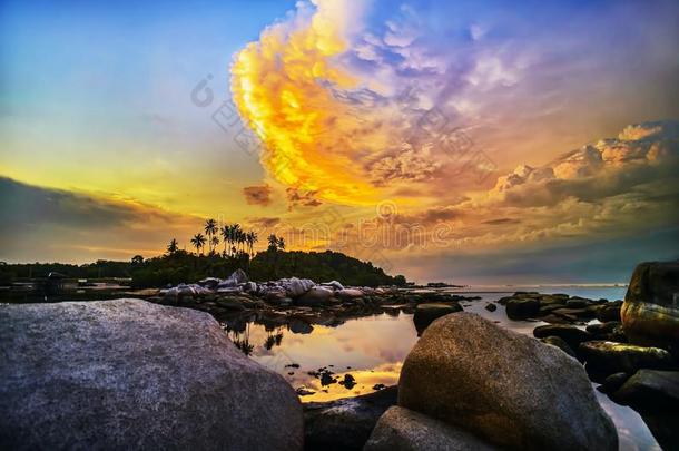 岩石和日落2宾坦海滩廖内isla和太好了印尼