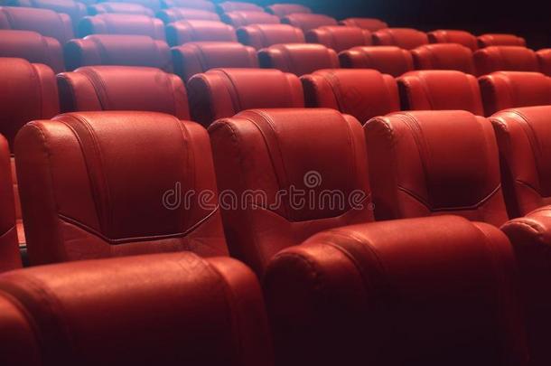 空的剧场观众席或电影院和红色的席位