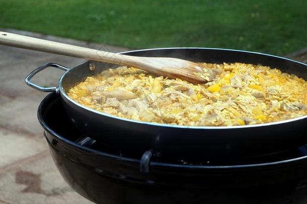 平底锅关于鸡肉菜饭烹饪术向一户外的气体炊具