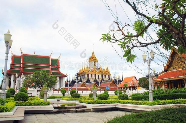 哈哈波<strong>拉萨</strong>采用泰国或高棉的佛教寺或僧院拉查纳特达拉姆沃拉维哈拉庙采用扇形棕榈细纤维,