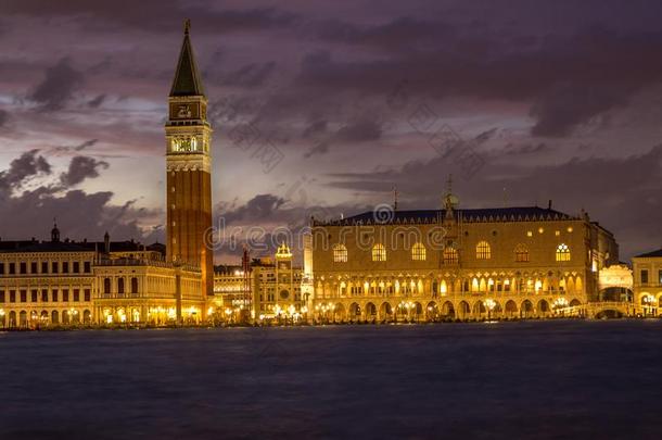 城市看法关于威尼斯后的日落