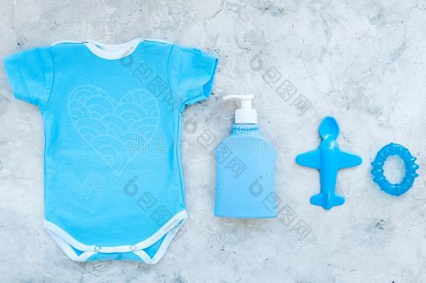 蓝色婴儿衣服为小的男孩.紧身衣裤,玩具,<strong>美容</strong>品向英语字母表的第7个字母